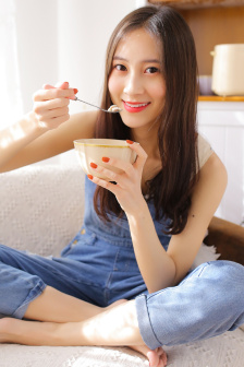 年轻女老师在线观看